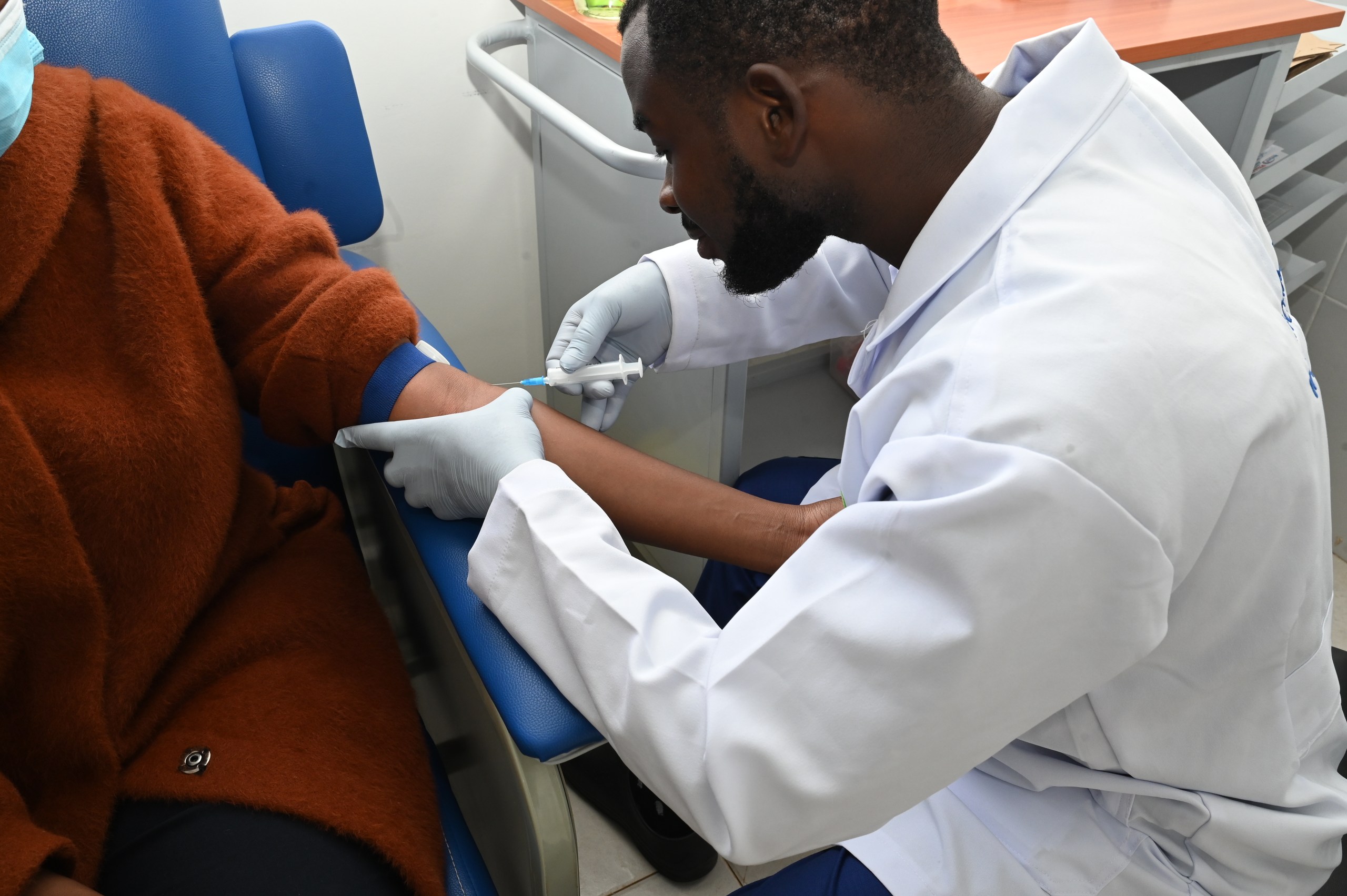 BioLabs phlebotomist collecting a blood sample